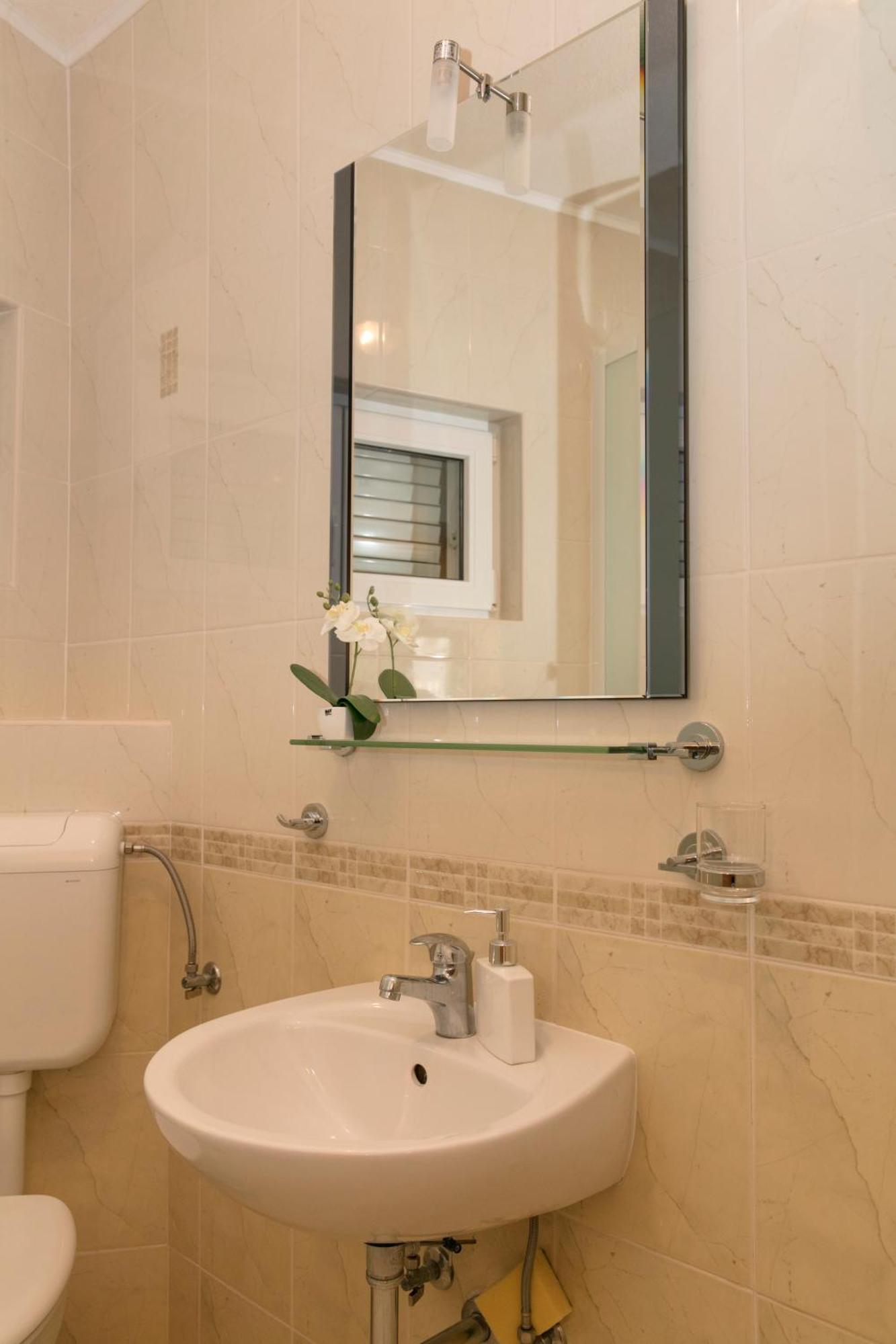 Apartmani Darinka Baška Voda Buitenkant foto