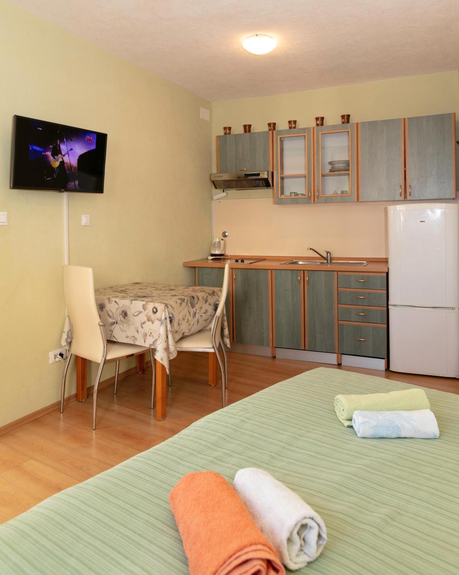 Apartmani Darinka Baška Voda Buitenkant foto