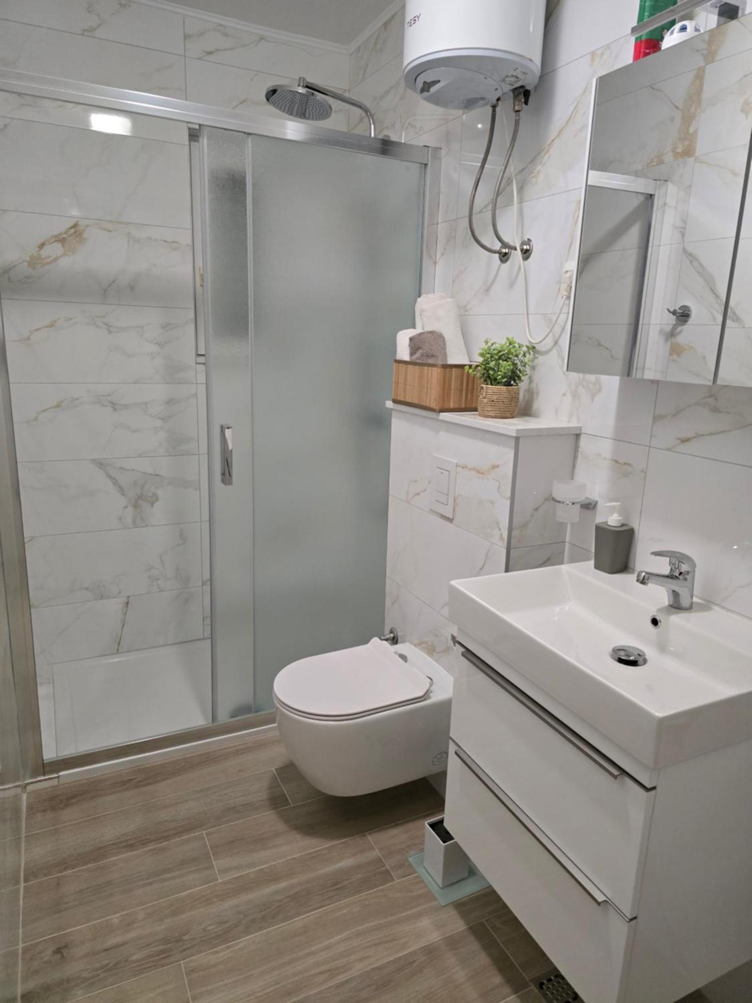 Apartmani Darinka Baška Voda Buitenkant foto